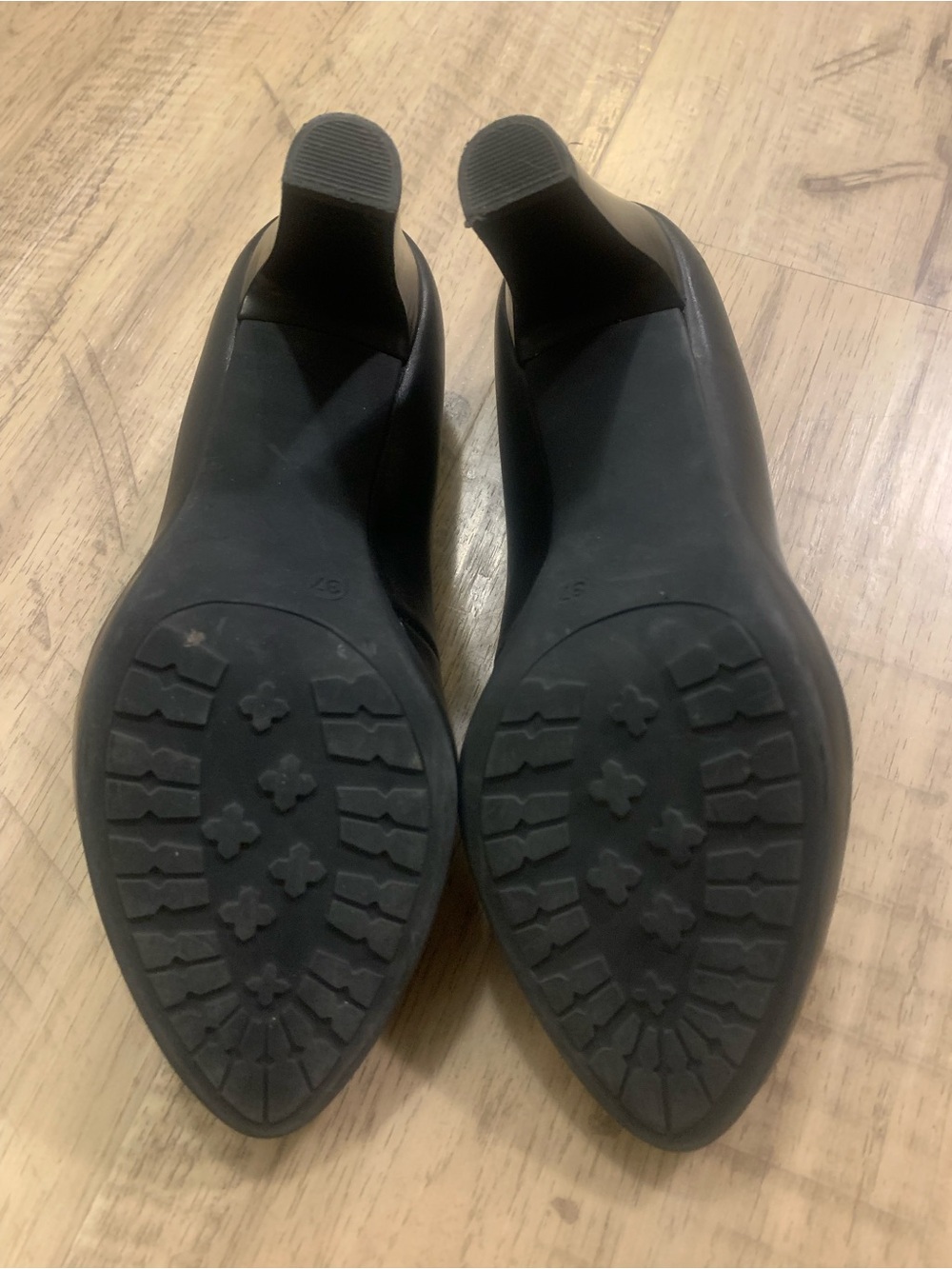Varese Classic Black Heels - Picture 6 of 6